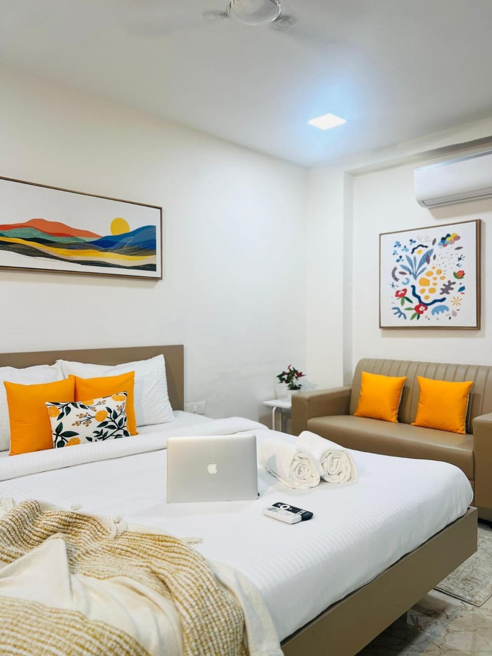 Photo of the whole room, Bedroom