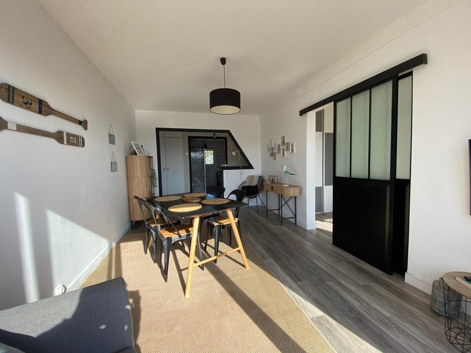 TV and multimedia, Living room, Dining area