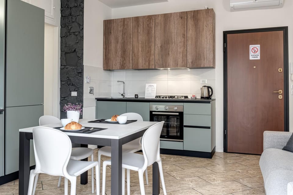 Property building, Kitchen or kitchenette, Living room