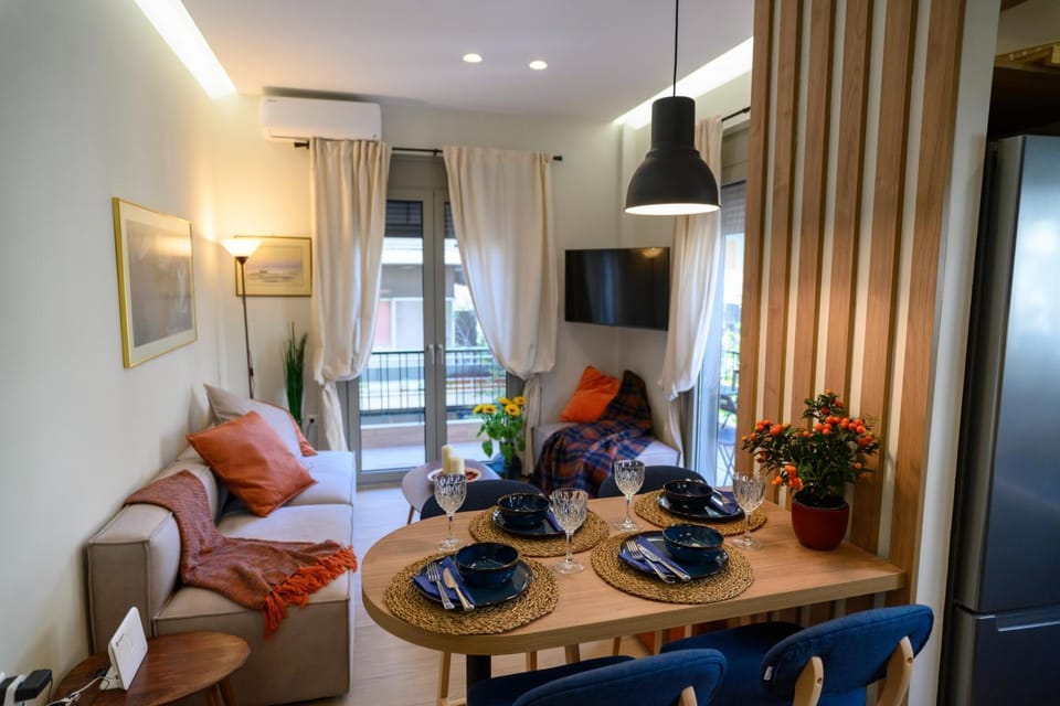 Daisy's Deluxe Athenian 2bedroom by MPS Apartment in Athens