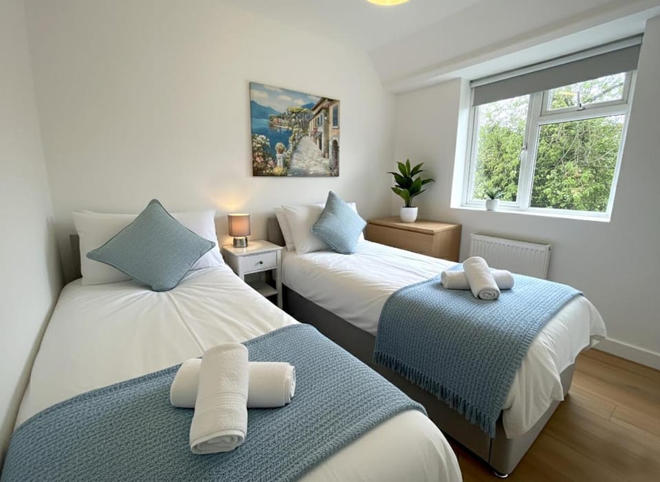 Large Central City House Near River - Sleeps 11 House in Cambridge