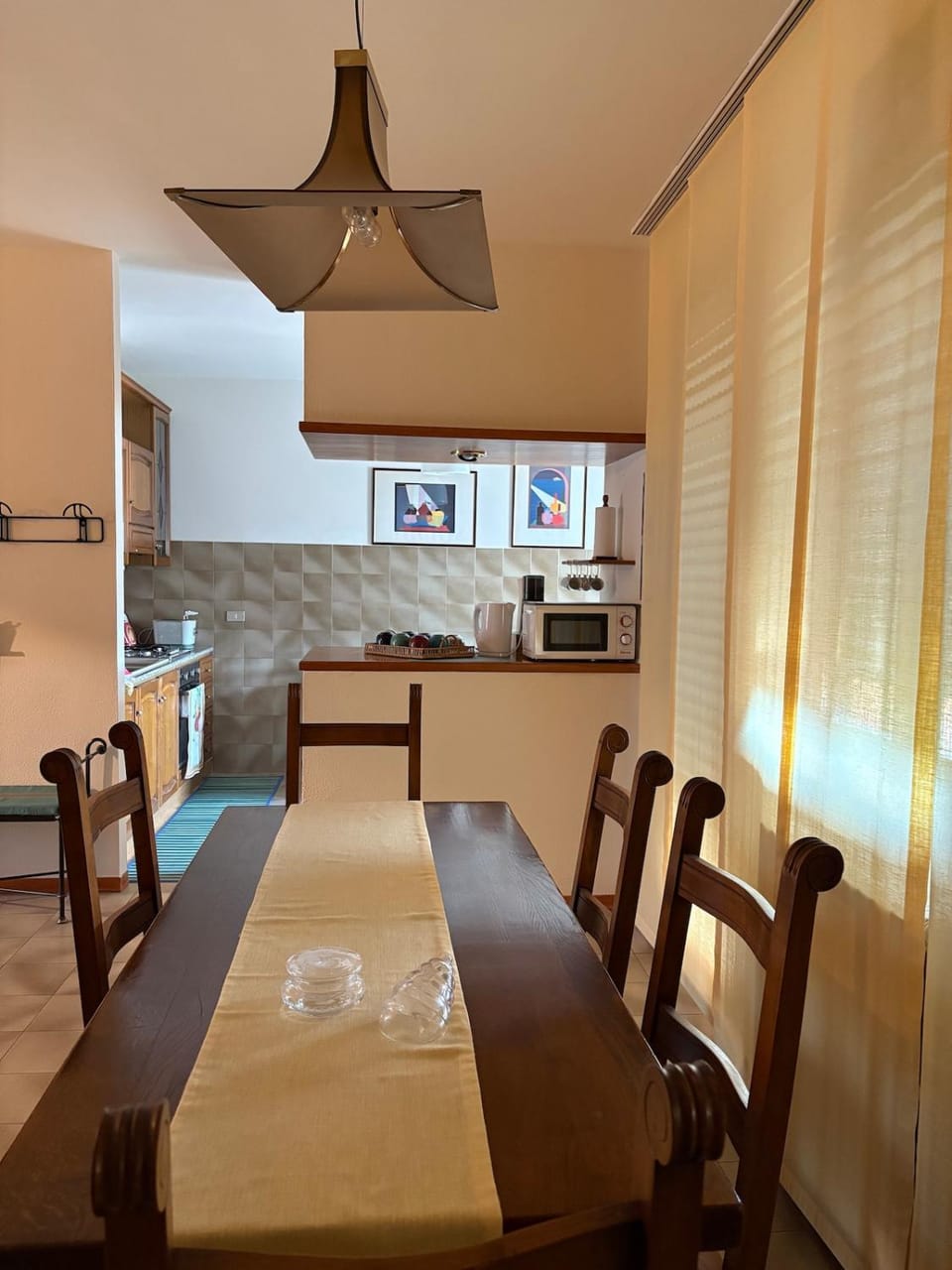 Kitchen or kitchenette, Seating area, Dining area