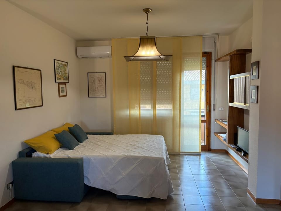 Bed, Living room