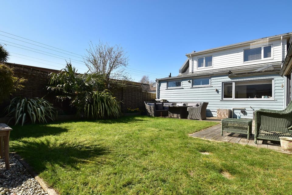 Property building, Garden, Balcony/Terrace, Garden view