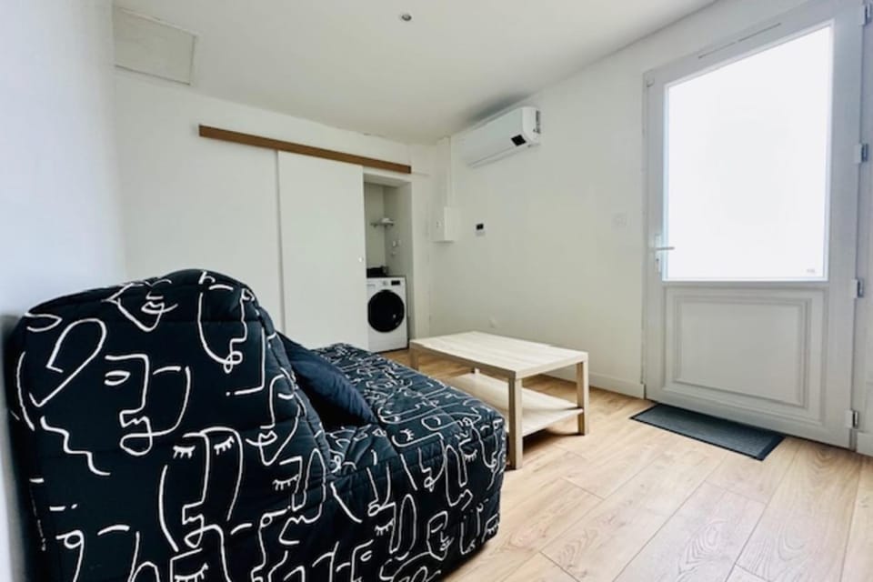 Apartment 2 rooms with garden in La Rochelle House in La Rochelle