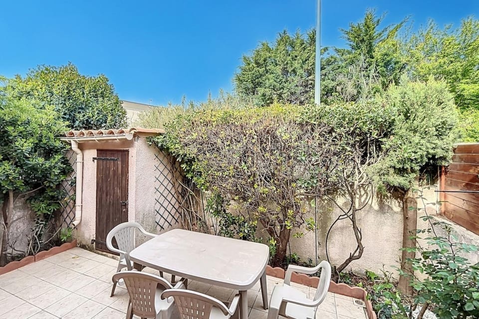 Patio, Dining area
