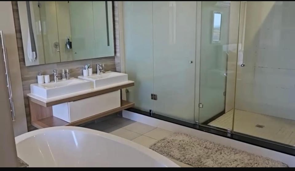 Luxury Penthouse -Crystal Towers Apartment in Cape Town