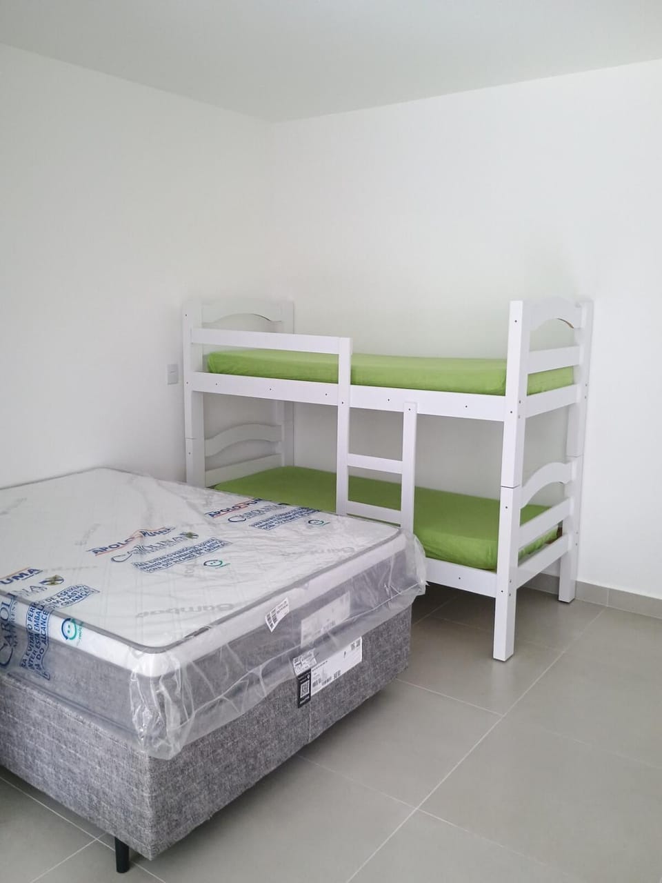 Bed, Photo of the whole room, bunk bed