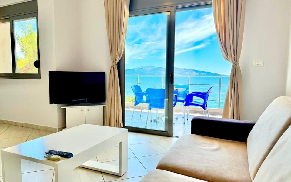 TV and multimedia, Living room, Seating area, Evening entertainment, Mountain view, Sea view