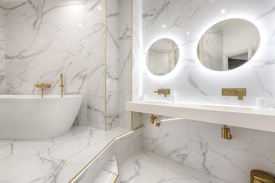 Luxury 2-Bedroom for 6 - Avenue Montaigne Apartment in Paris