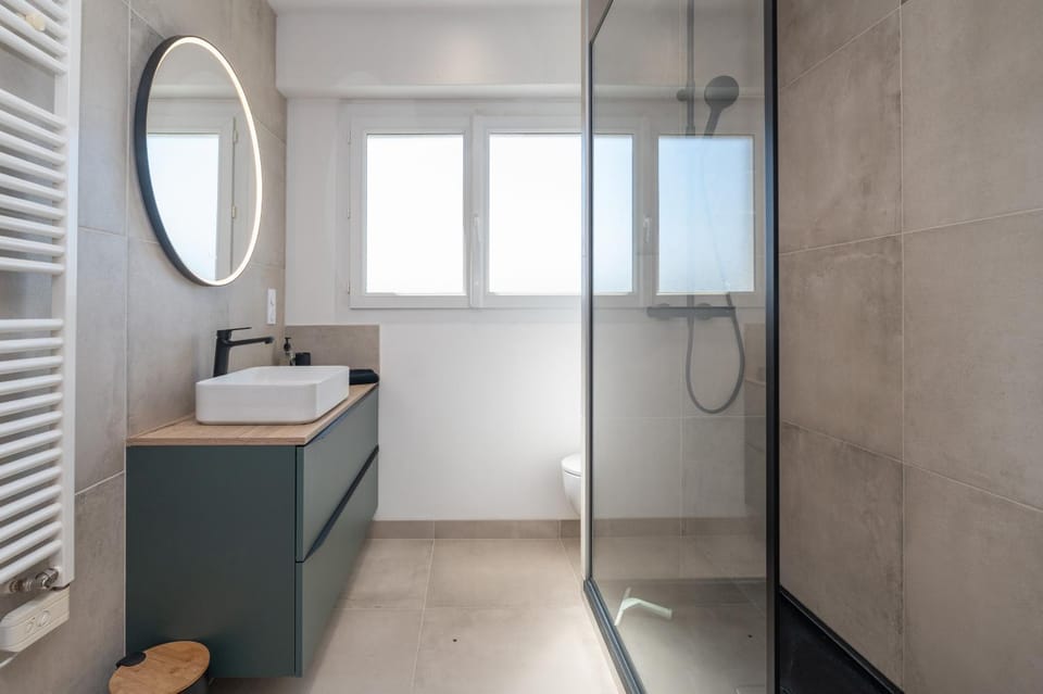 Bathroom, Living room