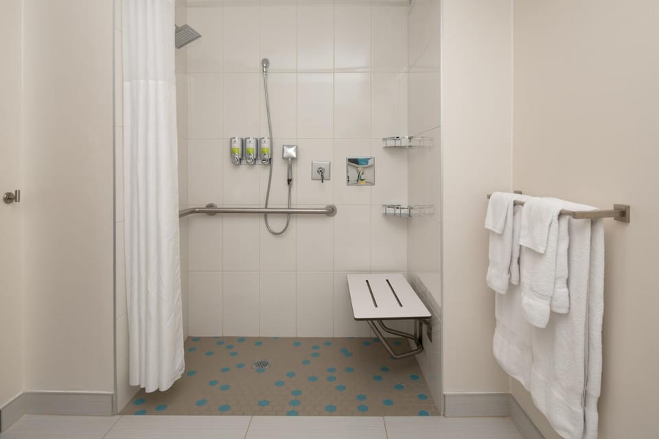 Shower, Bathroom, towels