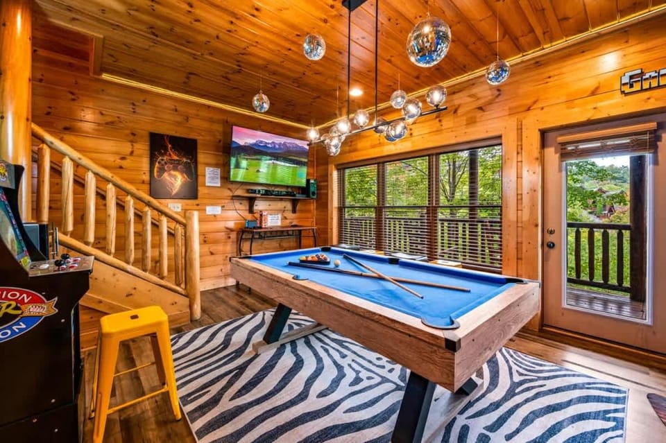 Smoky Haven Retreat by Beyond Expectations House in Pigeon Forge