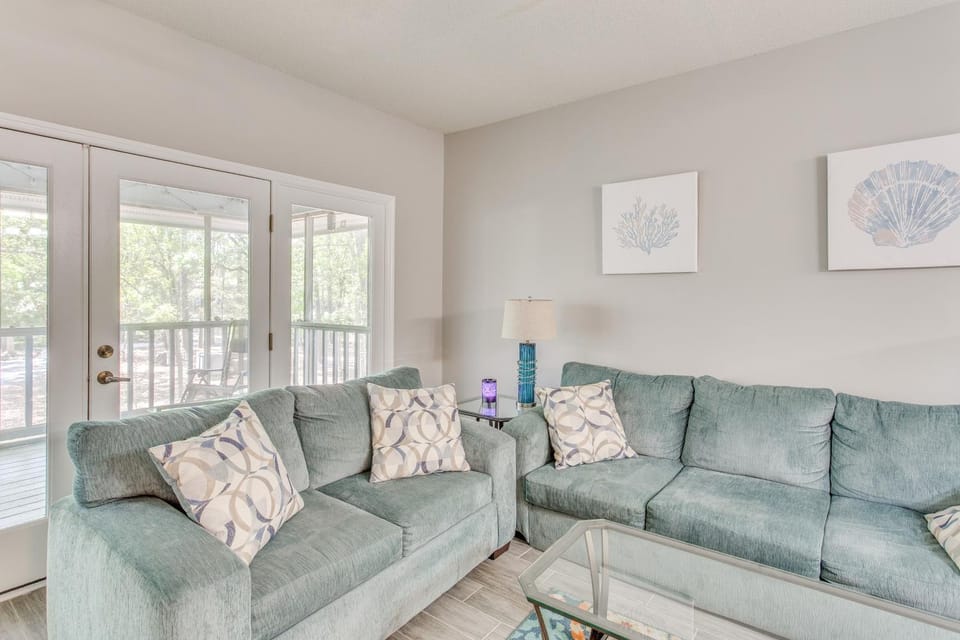 3 Mi to Cherry Grove Beach: Coastal Condo Retreat! House in Little River