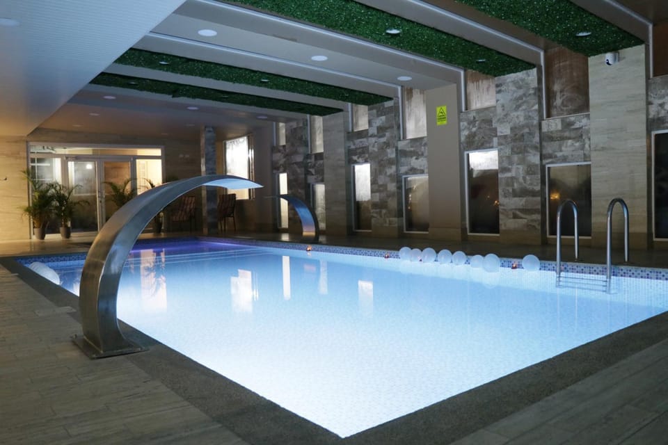 Swimming pool, Swimming pool