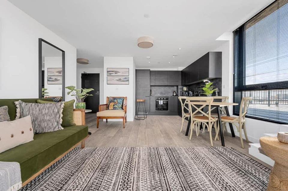 1 Bed Old Trafford Flat Rooftop Views Apartment in Stretford
