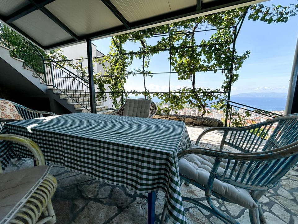 Patio, Natural landscape, View (from property/room), Balcony/Terrace, Dining area, Sea view