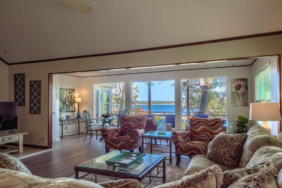 CL 1232 Texas Rose House in Canyon Lake