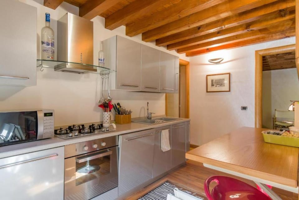 Kitchen or kitchenette, Living room