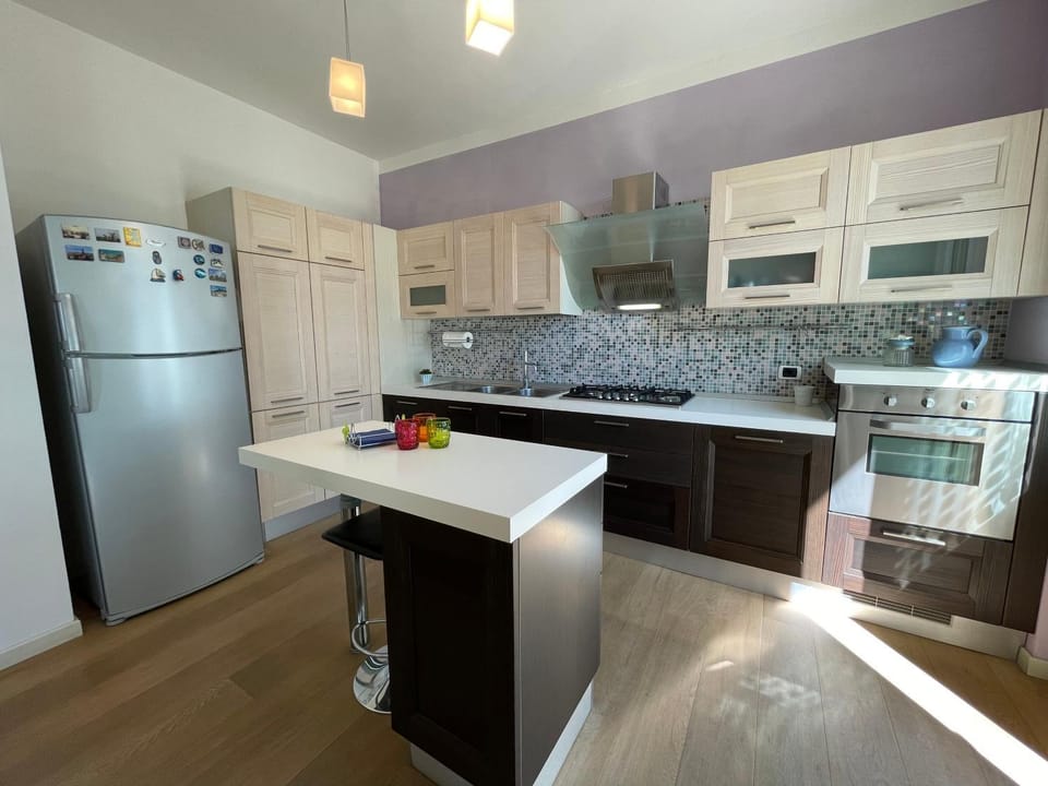 Kitchen or kitchenette, dishwasher, stove
