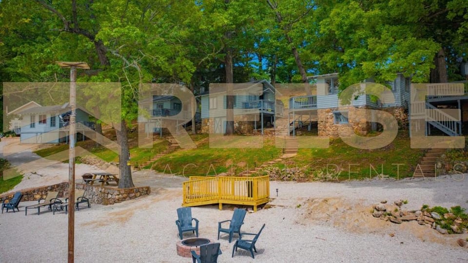 Beach Cabin #5 Cabin in Lake of the Ozarks