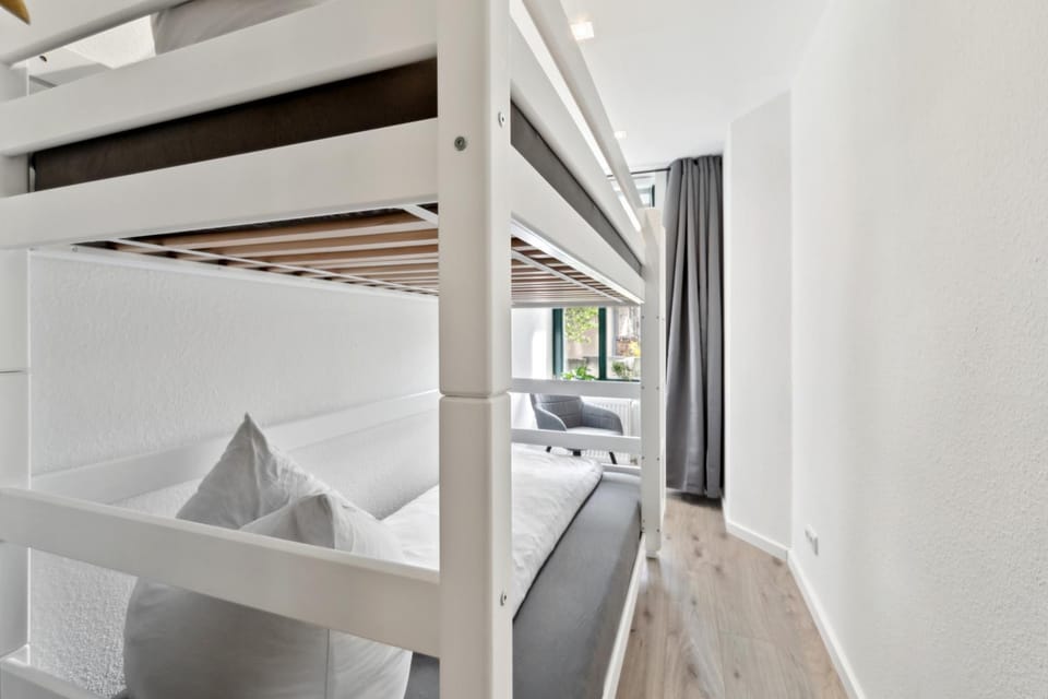 Bedroom, bunk bed