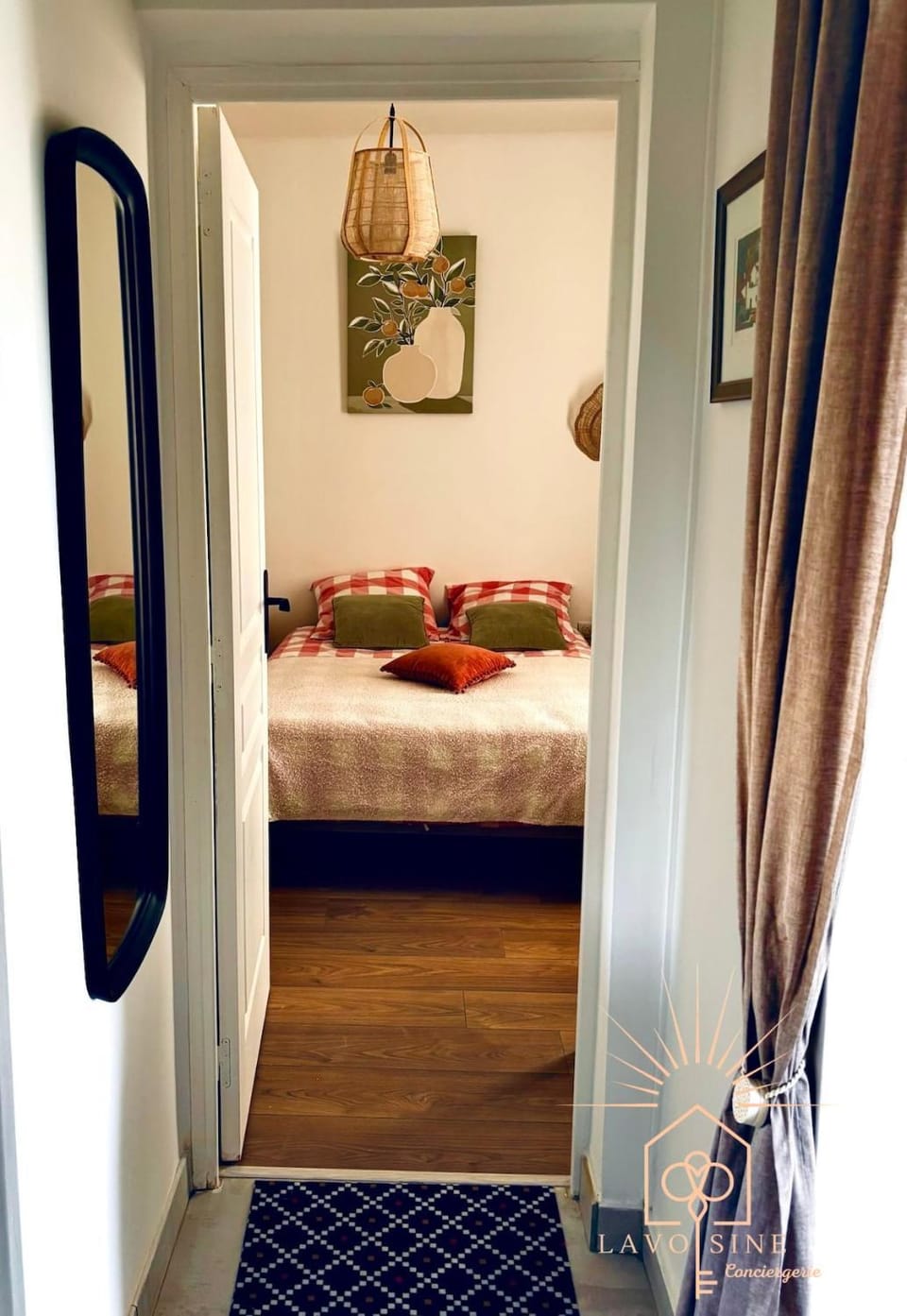 Photo of the whole room