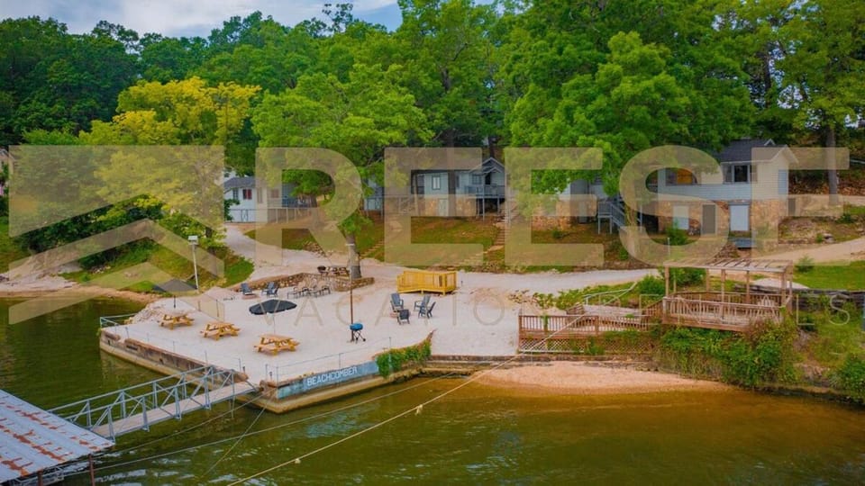 Beach Cabin #6 Cabin in Lake of the Ozarks