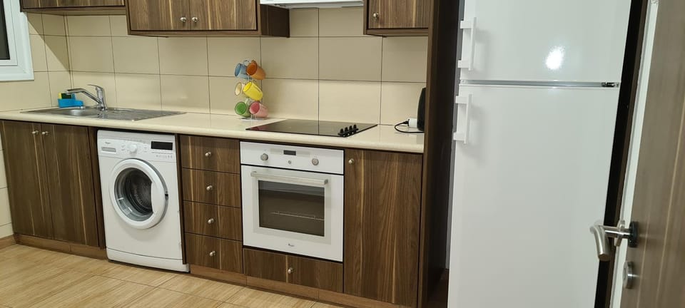 Kitchen or kitchenette, oven, stove, washing machine