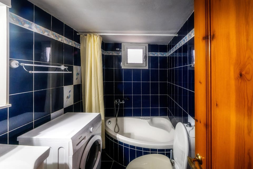 Shower, Toilet, Bathroom, washing machine