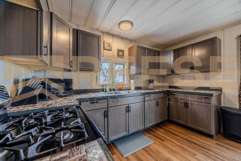 Mid-Century Cabin Cabin in Lake of the Ozarks