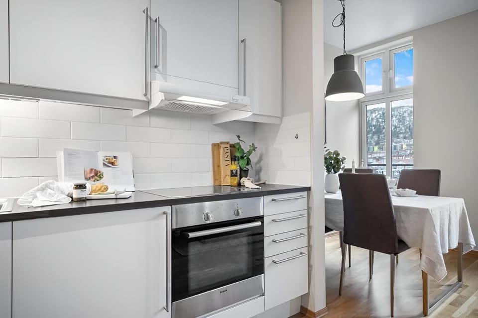Kitchen or kitchenette, Dining area, dishwasher, stove