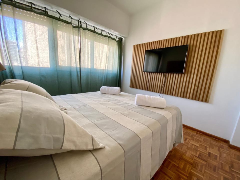 Communal lounge/ TV room, Bed, TV and multimedia, Photo of the whole room, Bedroom