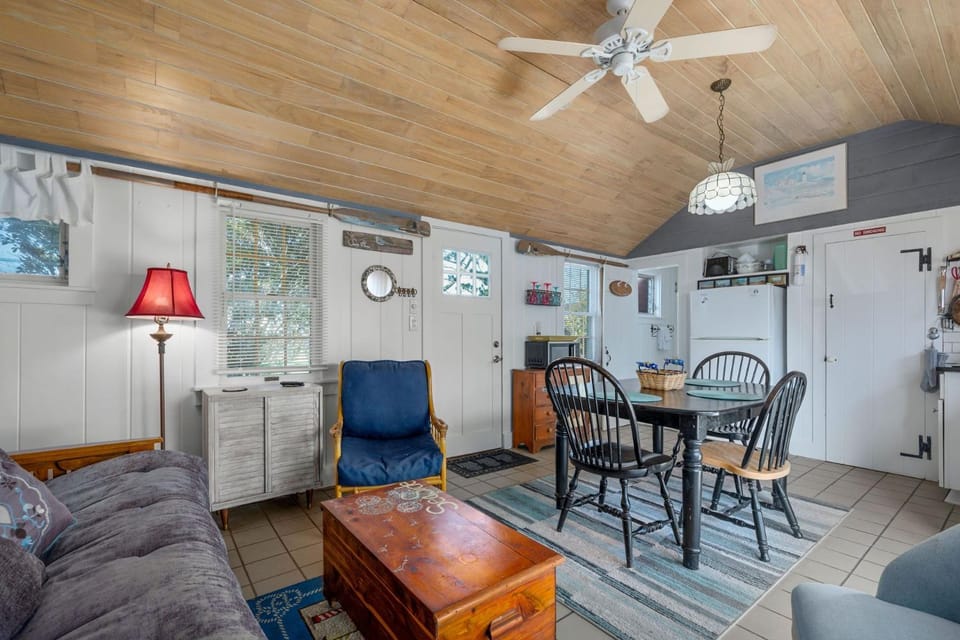 Sunrise Haven - Seas the Day by the Sound House in South Yarmouth