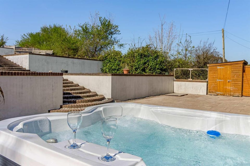 Day, Hot Tub, internet, internet, pet friendly, pet friendly
