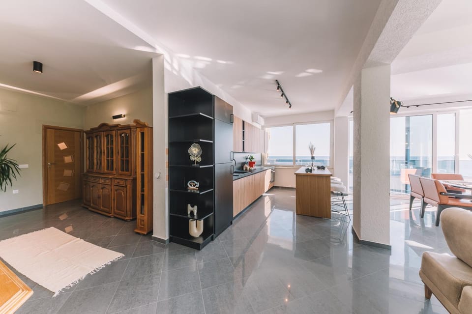 Kitchen or kitchenette, Living room, Seating area, Dining area, minibar