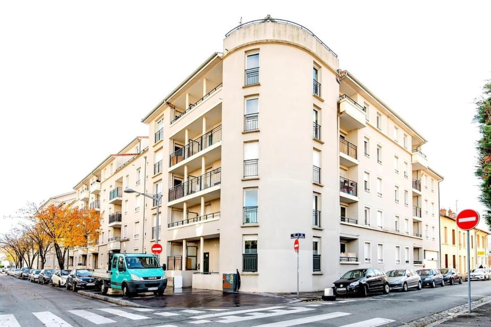 Lyon 8 Beautiful, bright and quiet apartment Apartment in Lyon