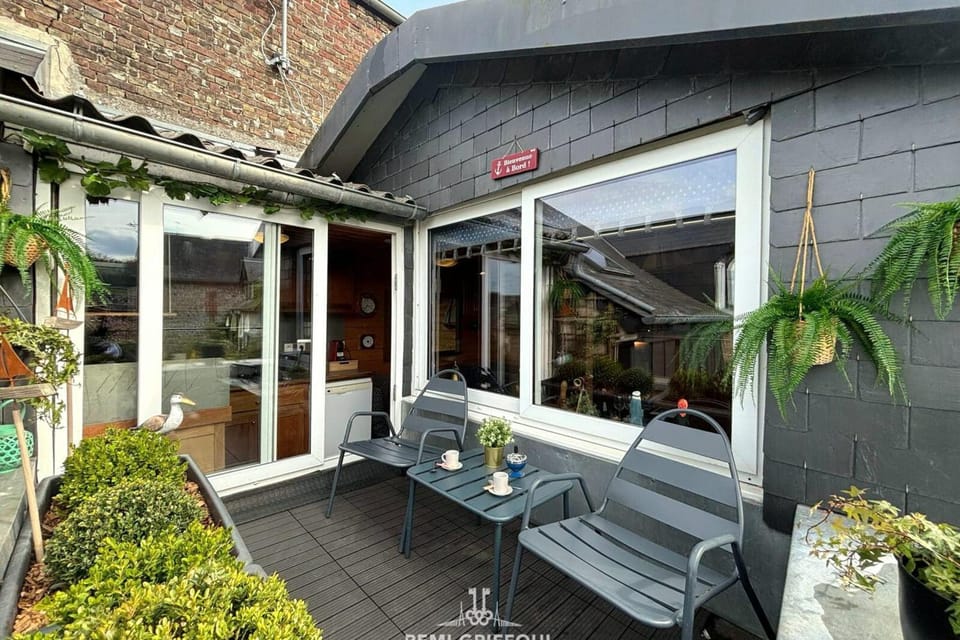 The Boat Central Terrace Retreat 2 Guests Apartment in Honfleur