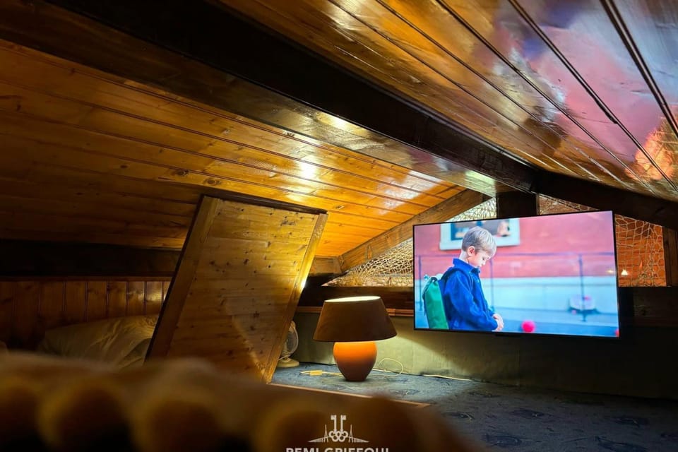 The Boat Central Terrace Retreat 2 Guests Apartment in Honfleur