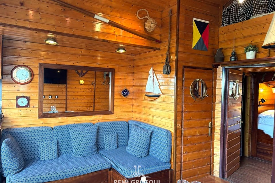 The Boat Central Terrace Retreat 2 Guests Apartment in Honfleur