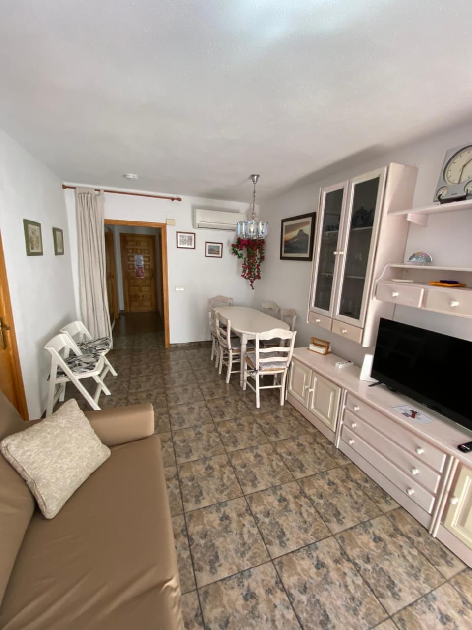 TV and multimedia, Living room, Seating area, Dining area