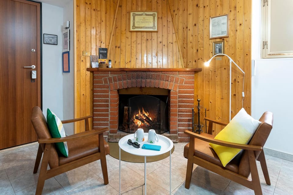 Communal lounge/ TV room, fireplace