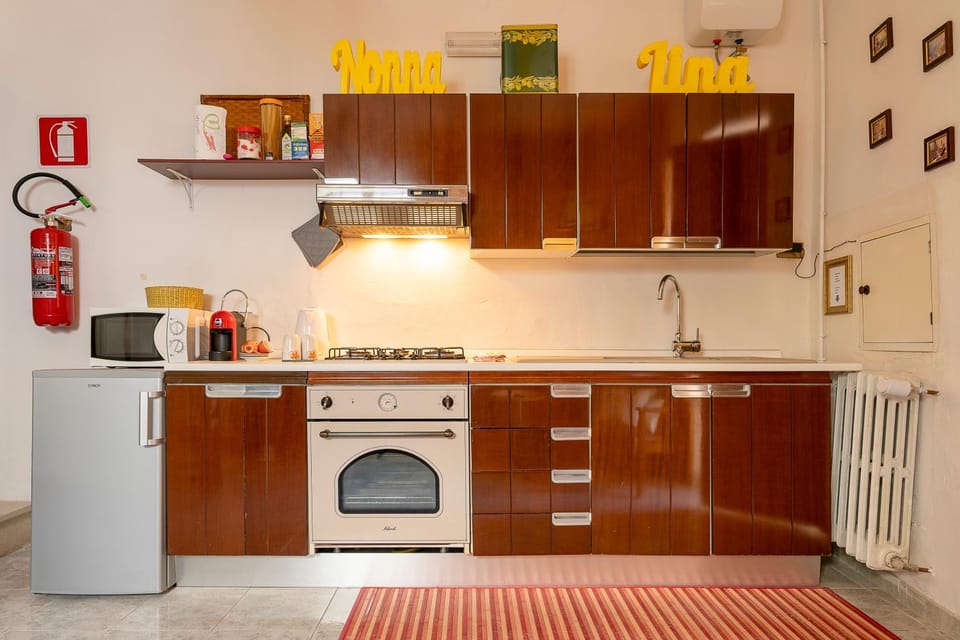 Communal kitchen, microwave, oven, kitchen
