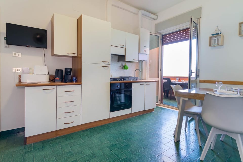 Kitchen or kitchenette, Seating area, Dining area, Sea view