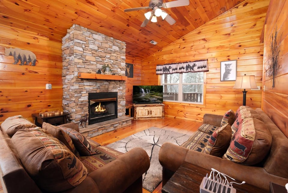 Luxury Theatre Cabin Lights, Camera, Relax Cabin in Sevierville