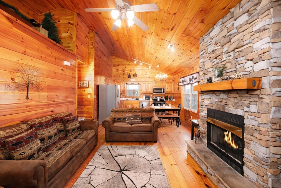 Luxury Theatre Cabin Lights, Camera, Relax Cabin in Sevierville