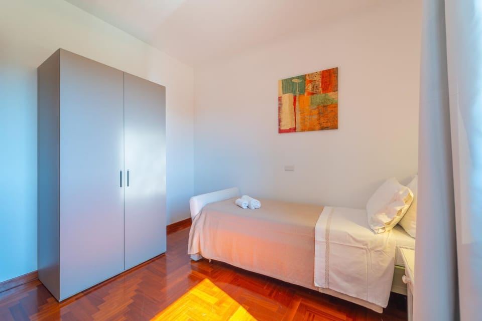 Bed, Photo of the whole room, Bedroom, wardrobe