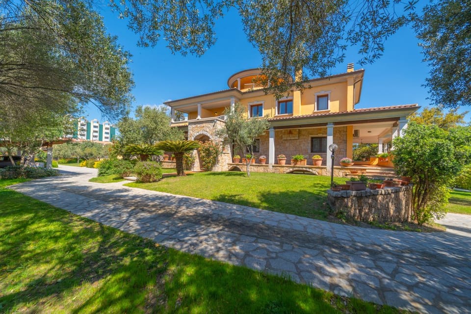 Property building, Spring, Natural landscape, Garden, Garden view