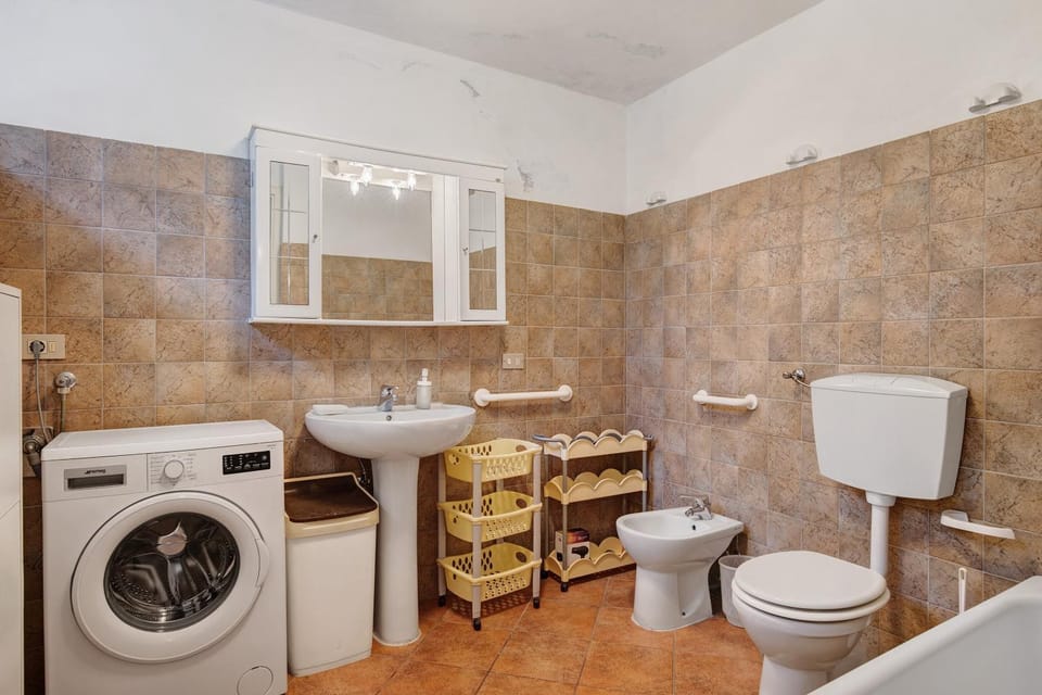 Bathroom, Living room