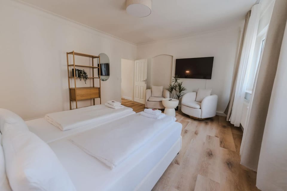 Bed, TV and multimedia, Photo of the whole room, Evening entertainment, Bedroom, towels, wardrobe